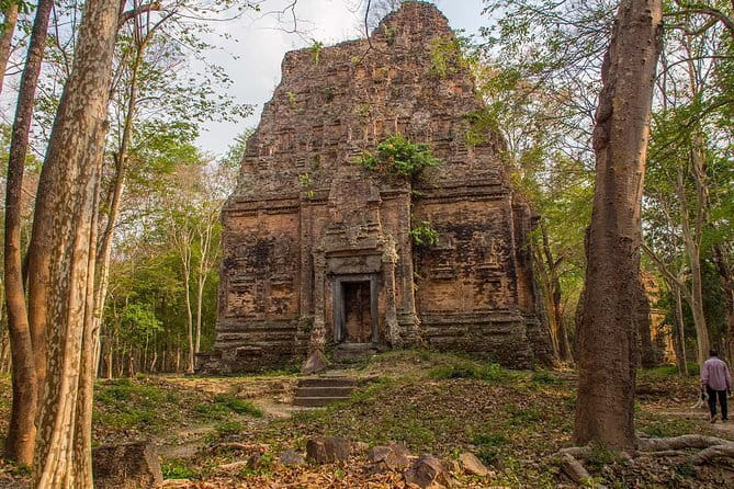 1-Day Angkor Wat Cycling Tour: Scenic Bike Adventure in Siem Reap - Prasat Kravan and the ride through local villages