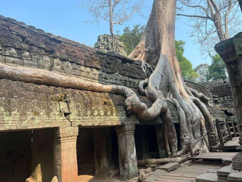1-Day Angkor Wat Private Tour with Spanish Tour Guide. - Phimeanakas and the royal terraces