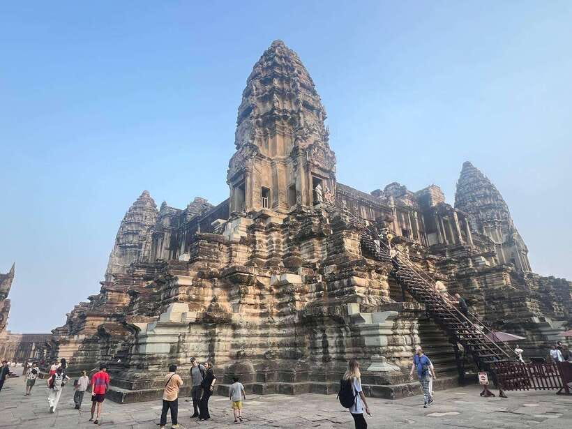 1-Day Angkor Wat Private Tour with Spanish Tour Guide. - What the $125 price really covers
