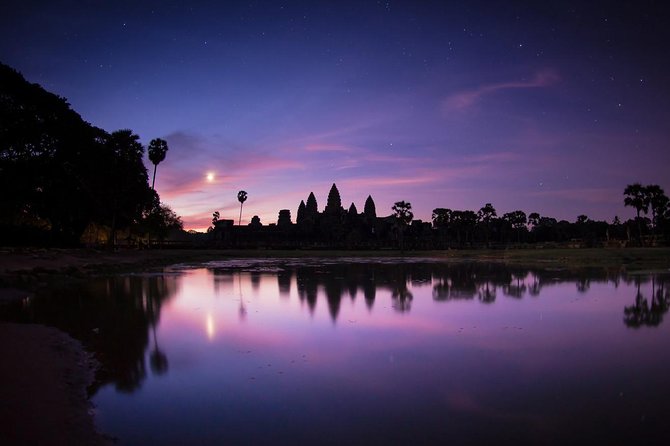 1-Day Angkor Wat Sunrise & All Interesting Temples Private Tour - Entering Angkor Thom through the Victory Gate