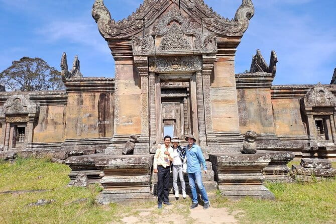 1 Day Beng Mealea ,Koh Ker Pyramid Temple and Peah Vihear Temple - Reaching Preah Vihear by 4x4 truck