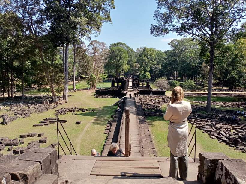 1-Day private Angkor Temple Tour from Siem Reap - Getting around in the heat