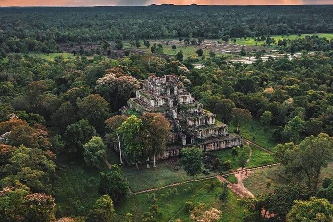 1 day special Tour: Angkor Wat,Bayon,Ta Prohm, Bantey srei and Beng Mealea - What the private guide adds