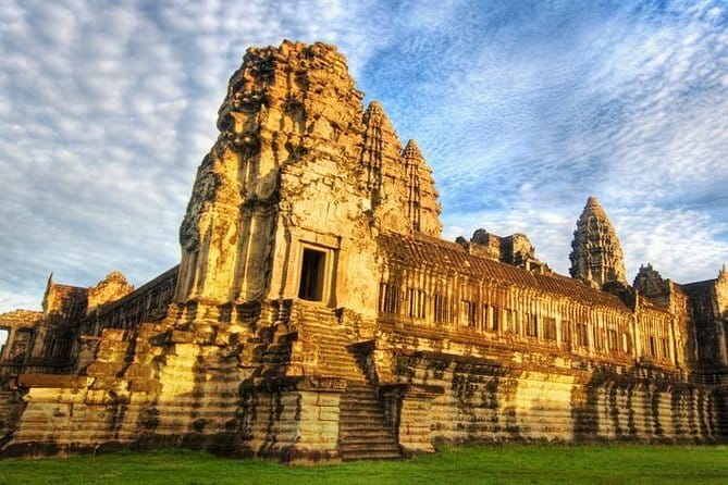 1 day special Tour: Angkor Wat,Bayon,Ta Prohm, Bantey srei and Beng Mealea - Price, tickets, lunch, and the real value