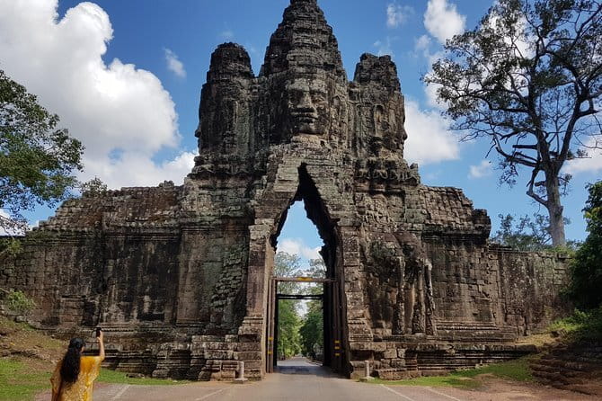 1 day special Tour: Angkor Wat,Bayon,Ta Prohm, Bantey srei and Beng Mealea - Angkor Wat: begin with Cambodia’s great showpiece