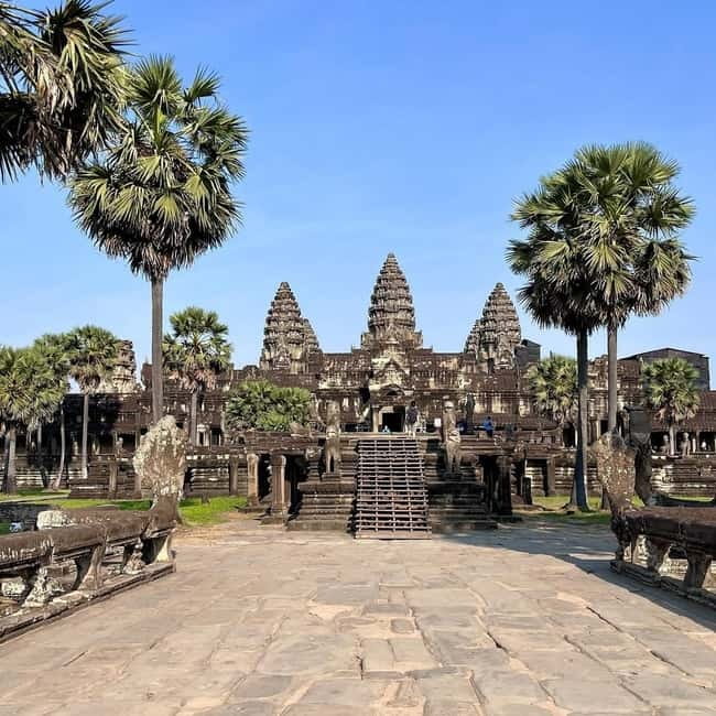 1-Day Trip to Angkor Wat with a Private or Shared Guide in Spanish - Key points before you book
