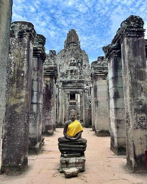 1-Day Trip to Angkor Wat with a Private or Shared Guide in Spanish - Spanish guidance and the human side of the day