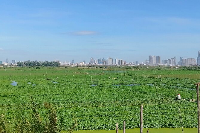 10 Stop Phnom Penh Tour by Tuk-Tuk, includes S21 & Killing Fields - Independence Monument and the park strip