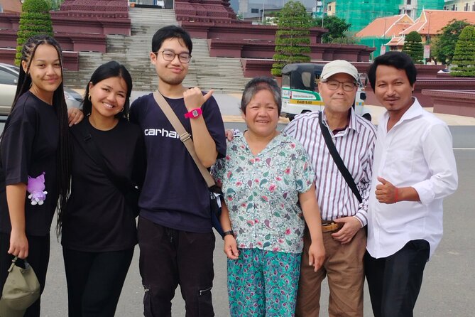 10 Stop Phnom Penh Tour by Tuk-Tuk, includes S21 & Killing Fields - National Museum and Wat Ounalom