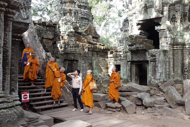 1day private tour all main temple in Angkor,sunset at TonleSap floating village - Ta Prohm and the famous tree roots