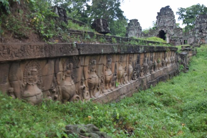 2-D Angkor temple tour with one sunrise in A/C vehicle and guide. - Angkor Thom and the Victory Gate