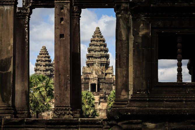 2-Day : Angkor Sunrise, Kompong Phluk Sunset & Banteay Srei Tour - Kompong Phluk by boat at sunset