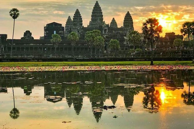 2-Day Angkor Wat Sunrise tour, Banteay Srei & Tonle Sap lake - Lunch and the first look at Angkor Wat