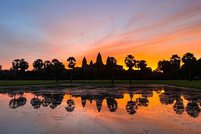 2-Day Angkor Wat Tour with Banteay Srei and Floating Village - Day 1: Angkor Thom and the great temple