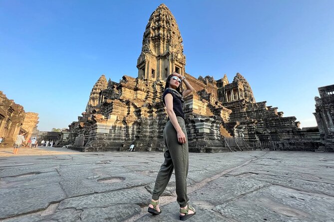 2-Day Angkor Wat Tour with Banteay Srei and Floating Village - Banteay Srei and the finest small-scale carving