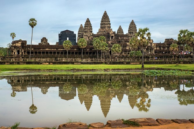 2-Day Angkor Wat Tour - Day two begins before dawn at Angkor Wat