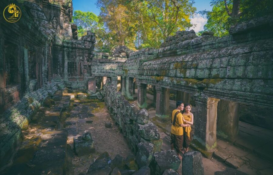 2-Day Angkor Wat With Small, Big Circuit & Banteay Srei Tour - Phnom Bakheng at the end of day one