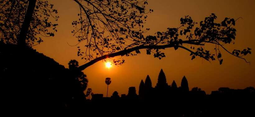 2-Day Angkor Wat With Small, Big Circuit & Banteay Srei Tour - Starting with Angkor Wat’s scale