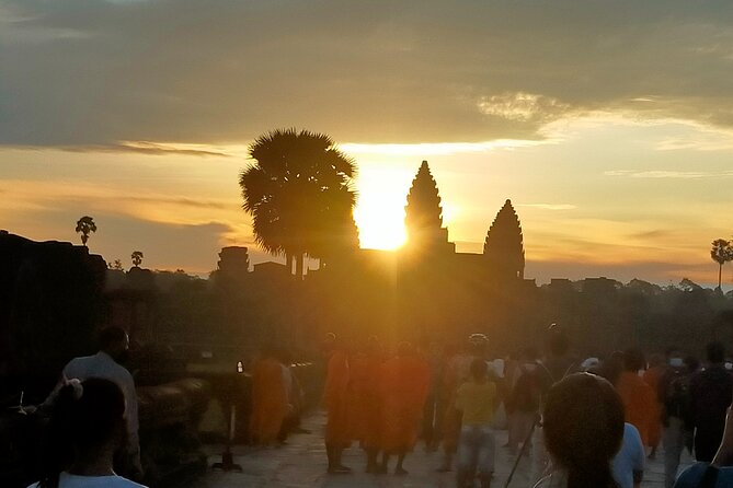 2-Day tour with sunrise - Day one: Angkor Wat and the major temple circuit