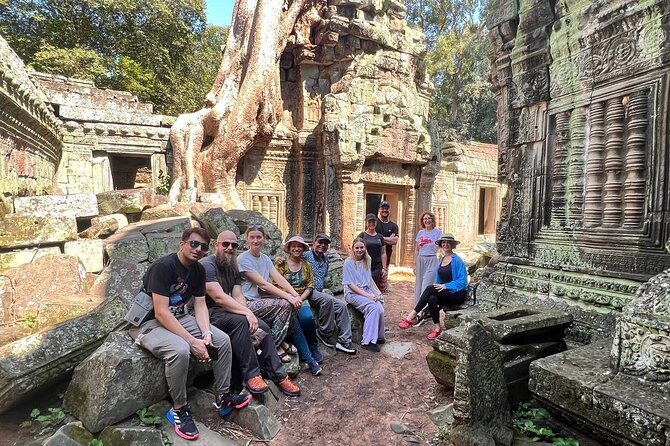 2 Days Exclusive Temple Highlights with Sunset and Sunrise Tour - Day 1: Pre Rup and the red sandstone details of Banteay Srei