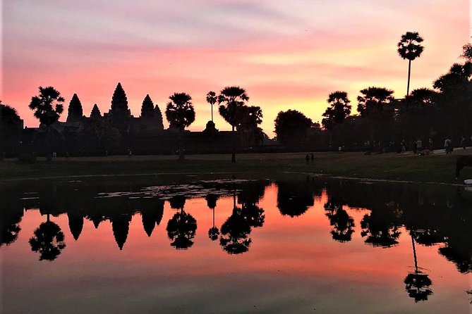 2 Days Exclusive Temple Highlights with Sunset and Sunrise Tour - Day 2 begins before dawn at Angkor Wat