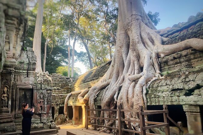 2 Days Guided Historical Tour in Angkor - Angkor Thom and Bayon reveal a different Cambodia