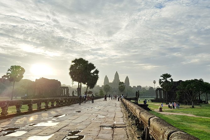 2-Days Private Tour in Angkor Sunrise, Banteay Srei and Beng Mealea Temple - Bayon’s stone faces change the mood