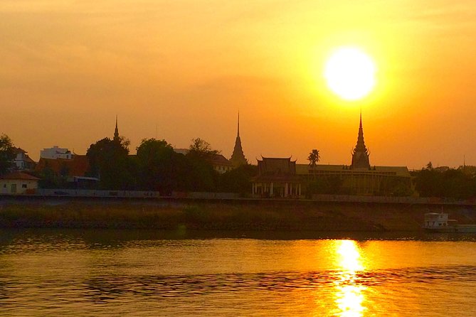 2hours Private Sunset Cruise with unlimited beer, soft drinks and Tour guide - Why Phnom Penh looks better from the water