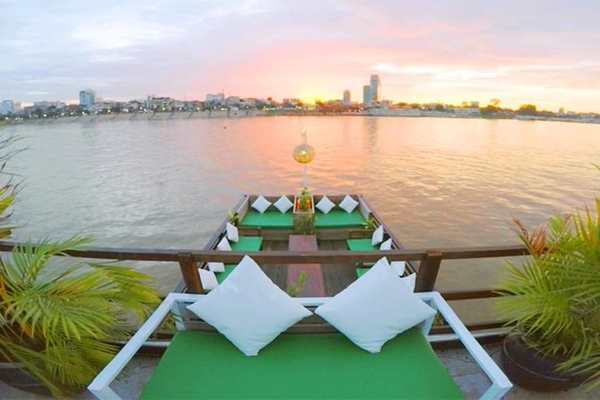 2hours Private Sunset Cruise with unlimited beer, soft drinks and Tour guide - A private boat made for quiet evenings