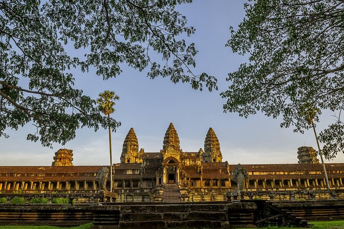 3-Day Angkor Wat with All Interesting Major Temples, Banteay Srei & Beng Mealea - Phnom Bakheng sunset: beautiful, but not guaranteed