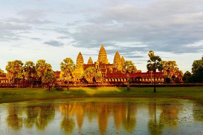 3-Day Tour of Siem Reap, Angkor Temples & Phnom Kulen Waterfall - Day one: Angkor Wat, royal capitals, and the jungle at Ta Prohm