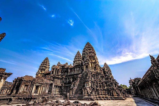3-Day Tour(Unforgettable Angkor Temple Complex, Banteay Srei& Floating Village) - Day two: Angkor Wat before dawn
