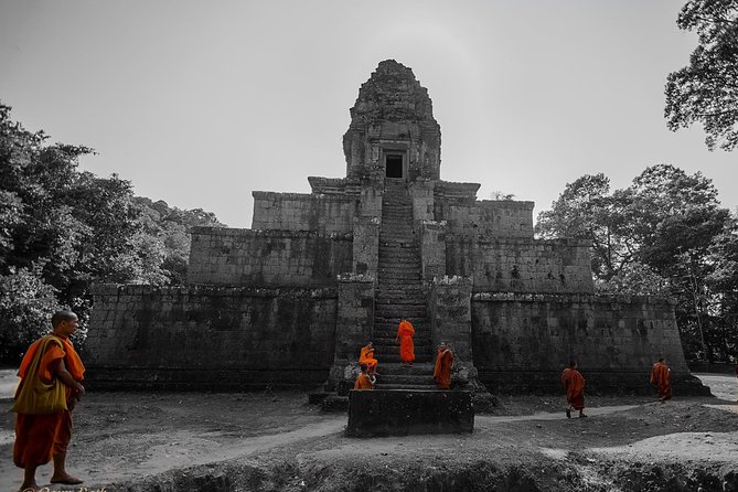 5-Day All Major Temples & Kulen Mount Waterfall & Koh Ker & Beng Mealea - Day two: sunrise, Roluos, and the pink sandstone of Banteay Srei