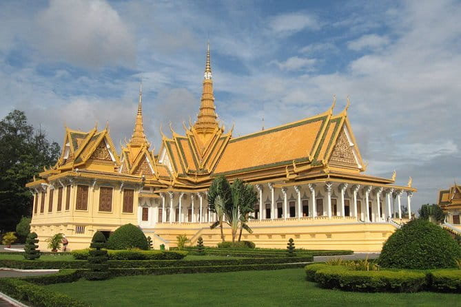 A Day Trip to Angkor Wat, Bayon, Taprohm from Phnom Penh - Angkor Wat, about two hours with the guide