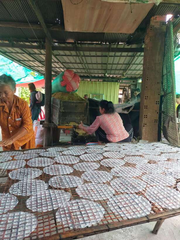 A Day TukTuk Handicrafts Bambootrain Killing&BatCaves,Sunset - Wat Samrong Knong and the cost of remembering