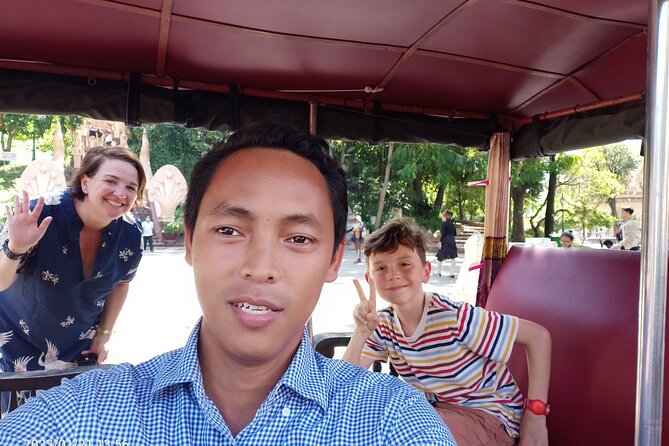 A Full Day Tour for Royal Palace, S21, Killing Fields & More - The Royal Palace is the visual centerpiece