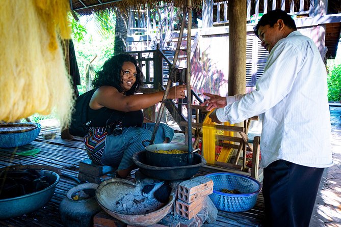 A Half Day Tour in Phnom Penh City - Crossing to Silk Island