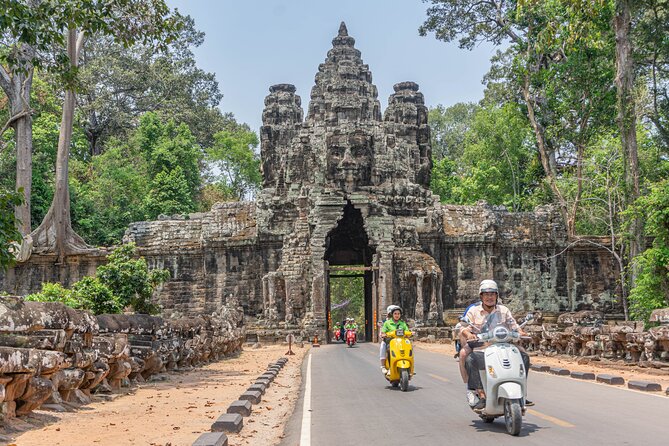 Angkor Adventure Vespa Tour / Tuk Tuk or Car - Lunch at Srah Srang and a local house