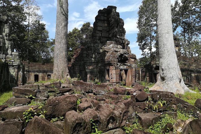 Angkor Grand Circuit Temples Tour - Eastern Mebon: towers on an older island site