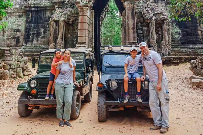 Angkor Jeep Tour Discovery - Inclusive Lunch - Bayon rewards a slower look upward