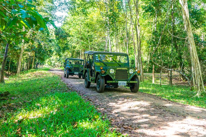 Angkor Jeep Tour Discovery - Inclusive Lunch - Angkor Thom begins with a strong sense of scale