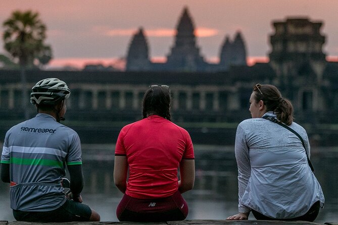 Angkor Sunrise Bike Tour / E-Bike or Tuk Tuk - Angkor Wat at sunrise: beautiful, busy, and worth the early start