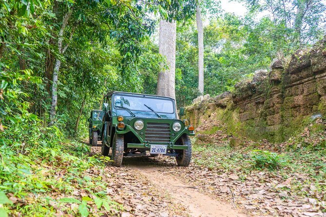Angkor Sunrise Jeep Tour - Inclusive Breakfast & Lunch - Lunch and Srah Srang slow the afternoon