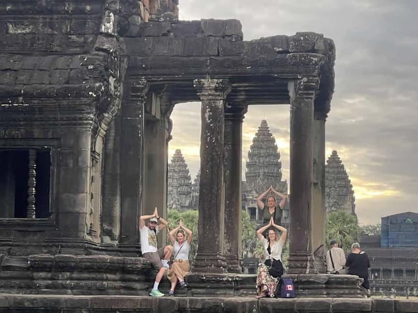 Angkor Sunrise or Sunset Tour (includes breakfast or lunch) - Sunrise or sunset: read the title carefully