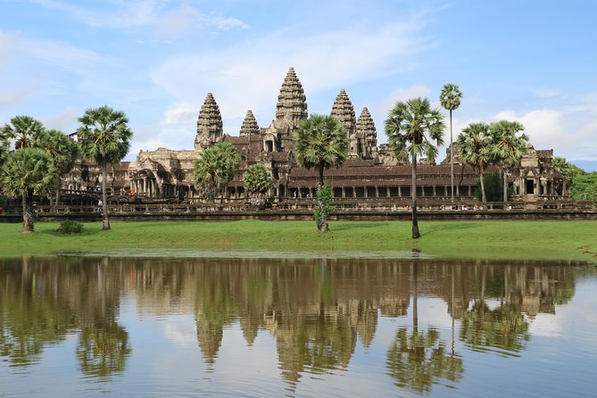 Angkor Temples Private Full-Day Tour from Siem Reap (Free Child) - Angkor Thom South Gate sets the scale