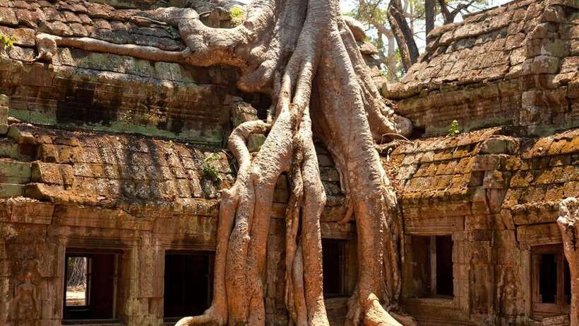 Angkor Wat: 2-Day Sunrise and Floating Village Tour - Terraces and lunch break up the temple circuit