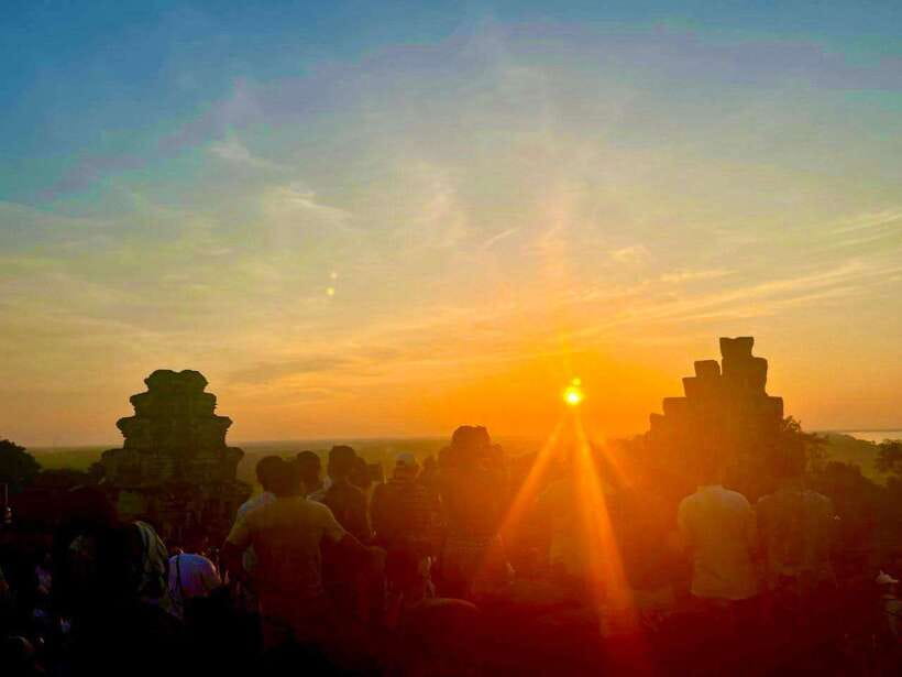 Angkor Wat, Angkor Thom, and Ta Prohm Day Trip with Sunset - Angkor Thom begins with gates and giant faces