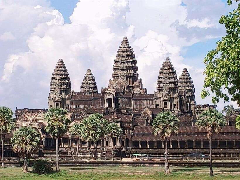 Angkor Wat, Angkor Thom, and Ta Prohm Day Trip with Sunset - Lunch at Srah Srang is a needed pause