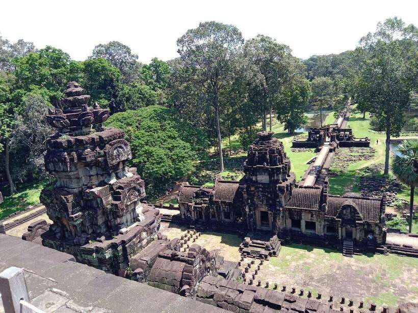 Angkor Wat, Angkor Thom, and Ta Prohm Day Trip with Sunset - Phnom Bakheng closes the day with sunset
