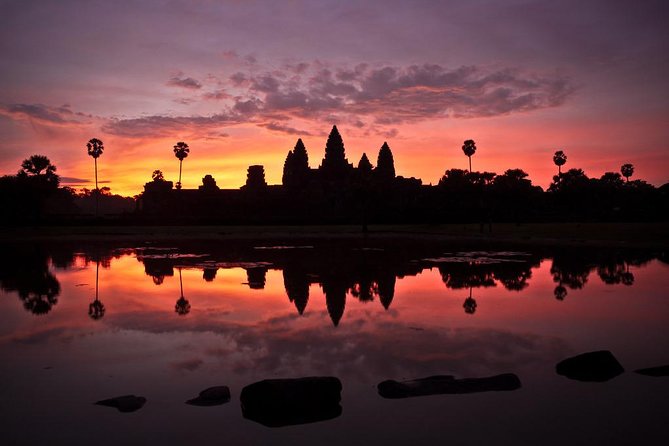 Angkor Wat & Banteay Srey Tour - Bayon: faces in the heart of Angkor Thom